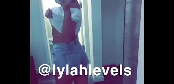  LylahLevels feeling herself while she gets ready for work